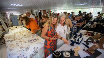 Karşıyaka Belediyesi, Halk Eğitim Merkezi iş birliğiyle kadınların ve gençlerin