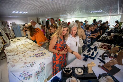 Karşıyaka Belediyesi, Halk Eğitim Merkezi iş birliğiyle kadınların ve gençlerin