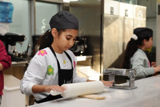 Mutfağa meraklı mısınız? Karşıyaka'daki Cordelion Mutfak Sanatları Merkezi, unutulmaz lezzetlerin