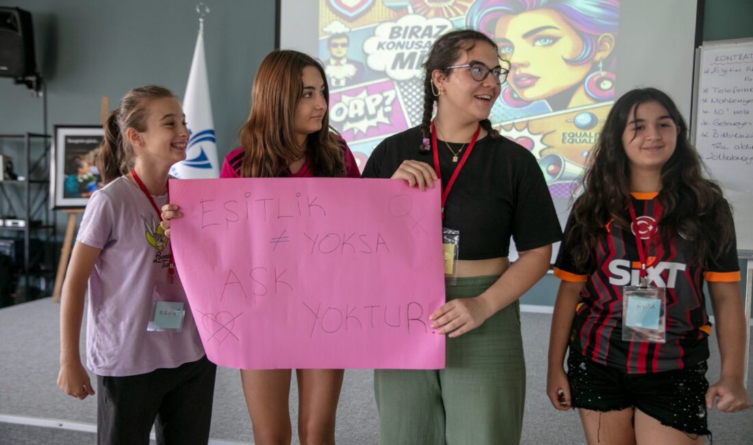 Güzelbahçe Belediyesi ve İzmir Büyükşehir Belediyesi işbirliğiyle, Güzelbahçe Kız Futbol