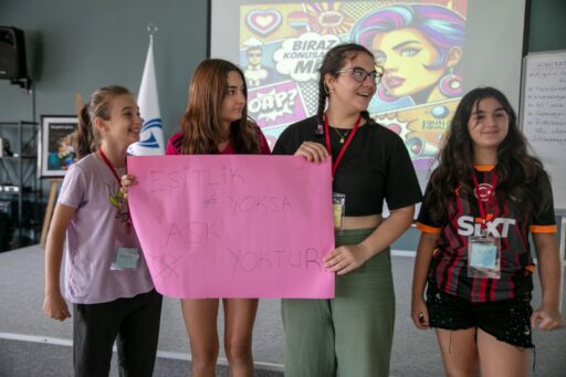 Güzelbahçe Belediyesi ve İzmir Büyükşehir Belediyesi işbirliğiyle, Güzelbahçe Kız Futbol