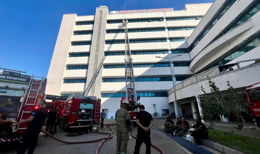 Torbalı Devlet Hastanesi'nde çıkan yangın, İzmir İtfaiyesi'nin hızlı ve profesyonel