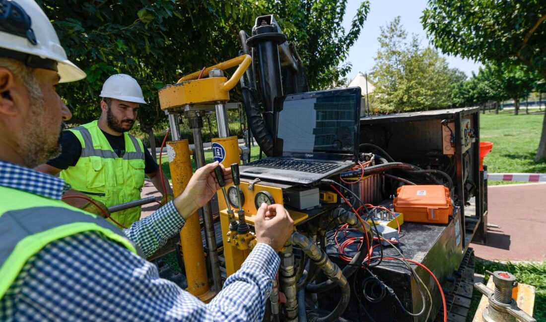 İzmir Büyükşehir Belediyesi’nden Bornova İçin Mikrobölgeleme Çalışması Bornova'da yaşayanların güvenliği için önemli bir adım atıldı. İzmir Büyükşehir