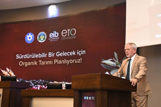 İzmir’de düzenlenen panelde organik tarımın sorunları ve çözüm önerileri masaya