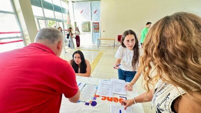 Genç İzmir ekibi, üniversitelileri kampüslerde buluşturuyor. Ücretsiz kurslar, atölyeler ve