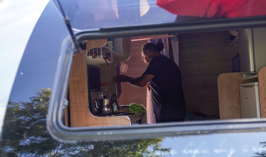 İzmir Büyükşehir Belediyesi’nin İnciraltı Karavan Parkı ile karavancılar hem şehir