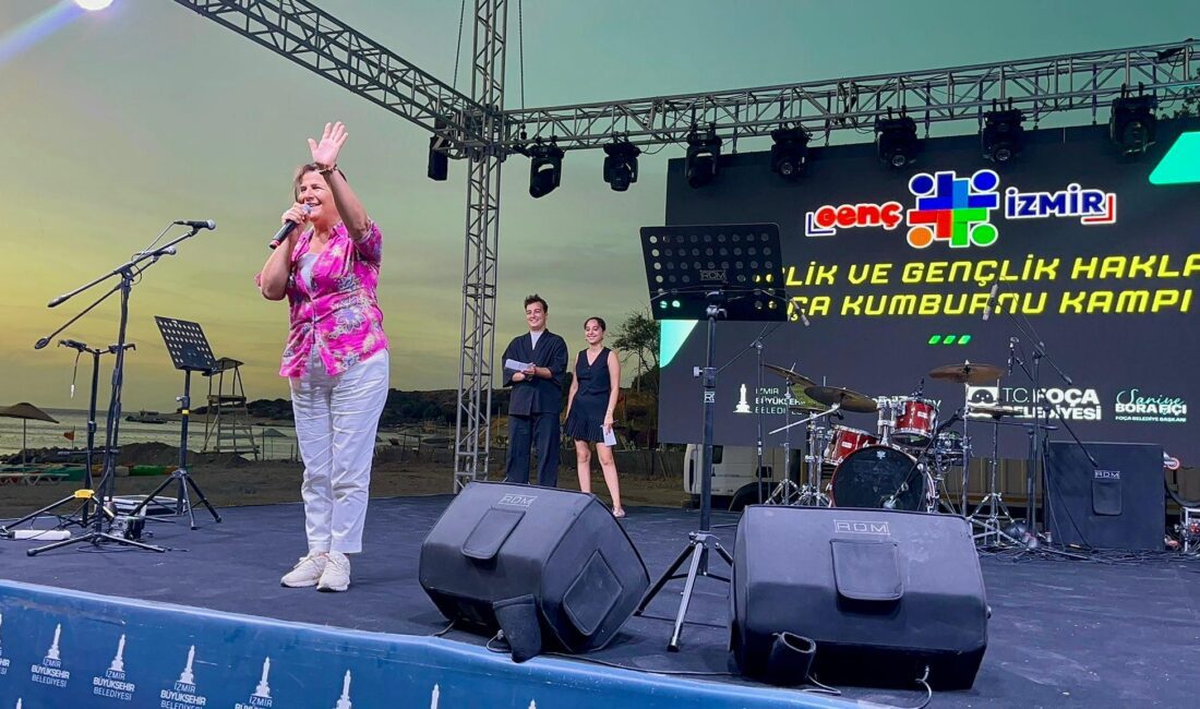 Gençlik Hakları Temalı Kamp Başladı: Seda Yüz Stand-Up ve Sevil Arnozczky Konseriyle Dolu Dizgin Eğlence İzmir Büyükşehir Belediyesi ve Foça Belediyesi iş birliğiyle Kumburnu Plajı’nda
