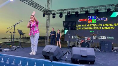 İzmir Büyükşehir Belediyesi ve Foça Belediyesi iş birliğiyle Kumburnu Plajı’nda