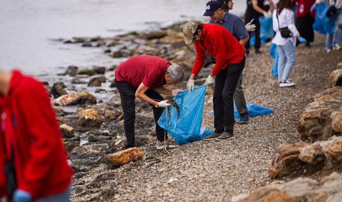 İzmir, Japonya'daki lise hareketini destekleyerek Guinness Dünya Rekoru kırmayı hedefledi.