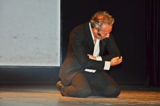 Değerli konuklar, Kıymetli dava arkadaşlarım, Bugün burada, milletimizin hafızasına kazınmış