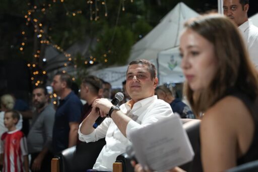 Torbalı Belediye Başkanı Övünç Demir, Ertan Ünver Millet Parkı'nda gençlerle