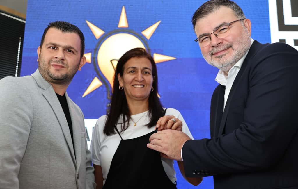 AK Parti İzmir İl Başkanı Saygılı’dan Kemalpaşa’da Gövde Gösterisi: CHP’den Katılımlarla Yeni Üyelere Rozet Takıldı! AK Parti İzmir İl Başkanı Bilal Saygılı, Kemalpaşa'da düzenlenen ve