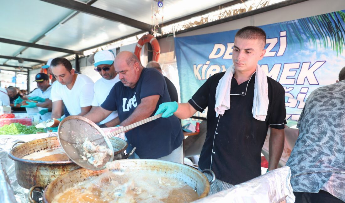 Aliağalı balıkçılar, ülke genelinde 1 Eylül itibariyle başlayan 2025-2026 balık