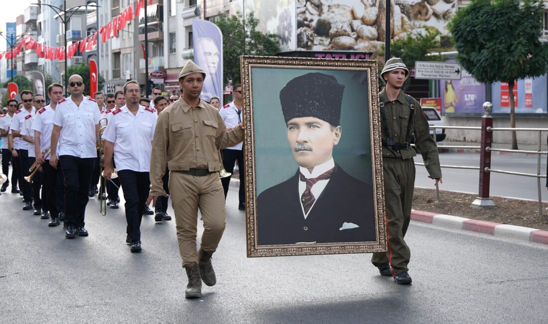 Kemalpaşa Belediyesi'nin düzenlediği 7 Eylül Kurtuluş Günü törenleri, kortej yürüyüşü