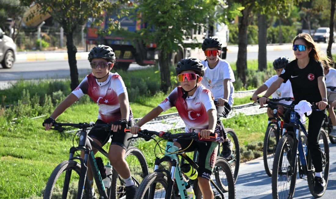 Akhisar Avrupa Hareketlilik Haftası Etkinlikleri, Bisiklet Turuyla Renklendi Manisa Büyükşehir Belediyesi, Avrupa Hareketlilik Haftası kapsamında Akhisar'da
