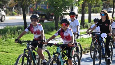 Manisa Büyükşehir Belediyesi, Avrupa Hareketlilik Haftası kapsamında Akhisar'da "Eski Tren