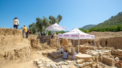 "İzmir'in Menderes ilçesindeki Klaros Antik Kenti'nde süren kazılar, antik dünyanın
