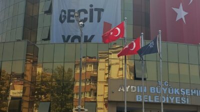 Aydın Büyükşehir Belediyesi, Kuşadası hizmet binasının tahliye edileceği iddialarını yalanladı.