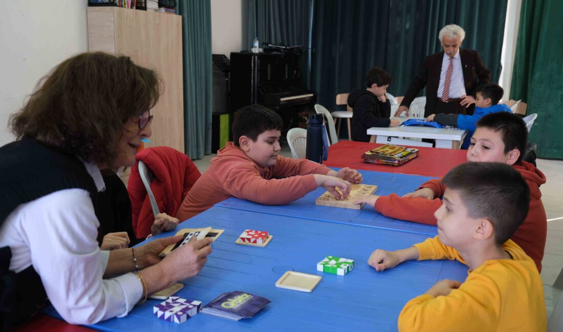 Başkan Ergin Duyurdu: Ayvalık’ta Gençlik Merkezinde Kurs Dönemi Başlıyor Bu kış Ayvalık’ta kendinizi geliştirin! Ayvalık Belediyesi’nin açtığı hızlı okuma,