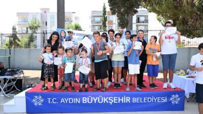 Aydın Büyükşehir Belediyesi’nin otizmli bireyler için her yıl düzenlediği yüzme