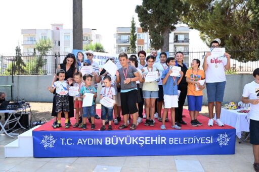 Aydın Büyükşehir Belediyesi’nin otizmli bireyler için her yıl düzenlediği yüzme