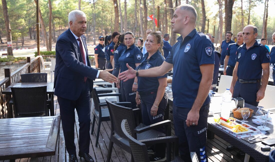 Kemalpaşa Belediye Başkanı Mehmet Türkmen, Zabıta Haftası dolayısıyla zabıta personeliyle