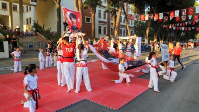 Bayındır'ın Kurtuluşu'nun 103. Yılı Coşkuyla Kutlandı: Bayındır Belediyesi'nin düzenlediği etkinliklerde