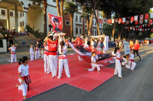 Bayındır'ın Kurtuluşu'nun 103. Yılı Coşkuyla Kutlandı: Bayındır Belediyesi'nin düzenlediği etkinliklerde