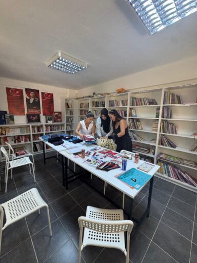 Bir Demet Papatya, Bir Gülümseyen Çocuk