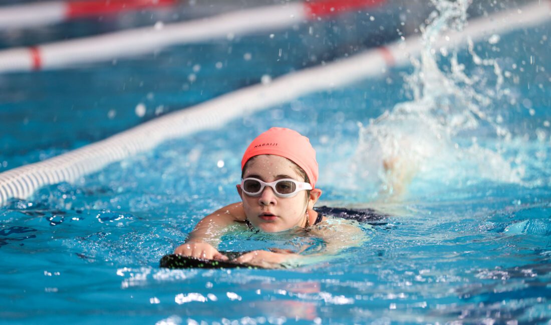 Buca Belediyesi Sporium’dan Yeni Yüzme Kursları: 7’den 70’e Herkesi Bekliyor Buca Belediyesi, Sporium Spor Kompleksi'ndeki yüzme kurslarını genişletti. Her yaştan