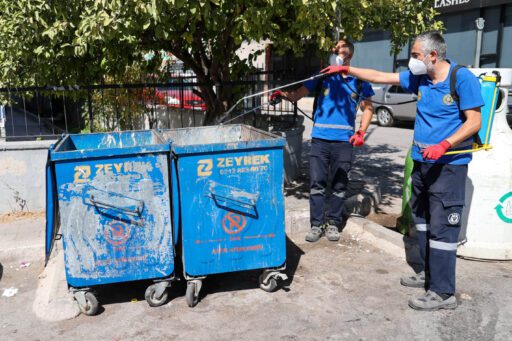 Buca Belediyesi, daha temiz bir ilçe hedefiyle temizlik çalışmalarını 24