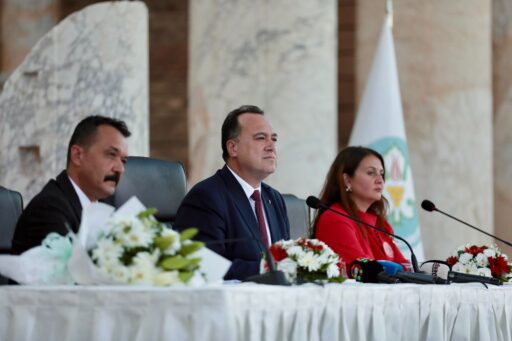 Manisa Büyükşehir Belediye Başkanı Besim Dutlulu, Muradiye'deki imar planı değişikliğinde