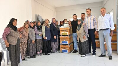 Manisa Büyükşehir Belediyesi'nin "Kovanlar Bizden, Arıcılık Kadınlarımızdan" projesi kapsamında, Kırkağaç'ta