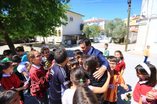Muğla Büyükşehir Belediyesi öğrencilere sağladığı okul kıyafeti, beslenme ve kırtasiye
