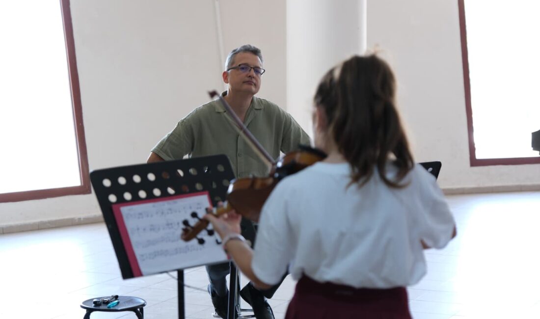 Narlıdere Belediyesi Çocuk Senfoni Orkestrası, yeni döneme genç yeteneklerle başladı.