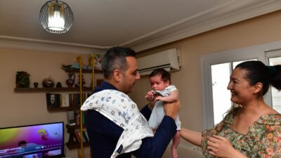 Çiğli Belediyesi'nin "Hoş Geldin Bebek" projesiyle yeni doğan bebekler ve