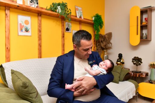 Onur Emrah Yıldız bebekle