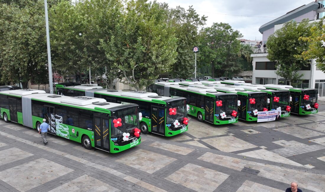 Denizli Büyükşehir Belediyesi, 30 yeni otobüsün ilk partisini teslim aldı.