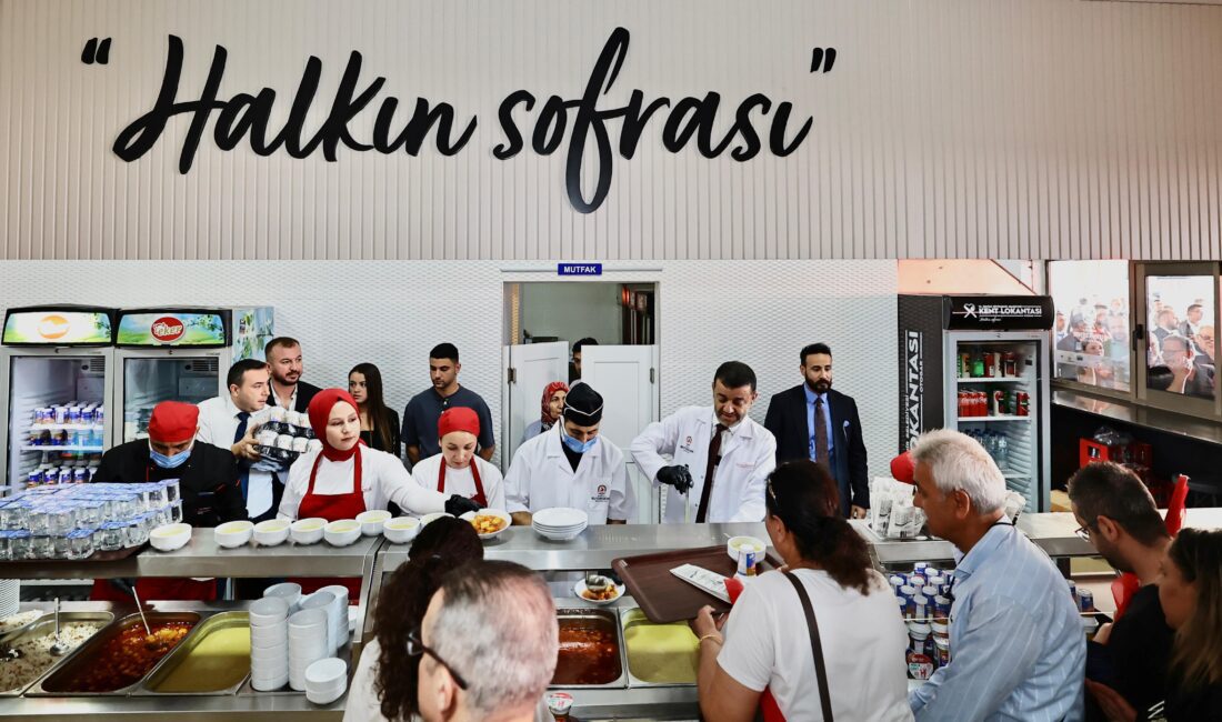 Denizli Büyükşehir Belediyesi'nin sosyal belediyecilik projesi olan Kent Lokantası, birinci
