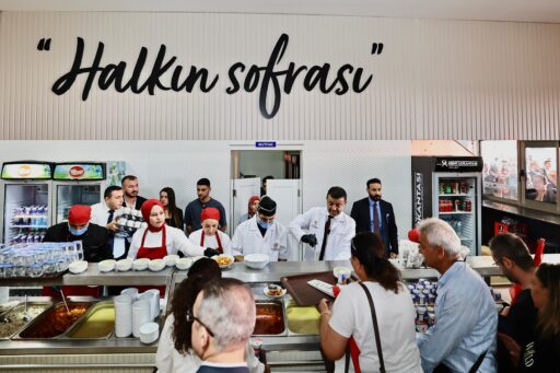 Denizli Büyükşehir Belediyesi'nin sosyal belediyecilik projesi olan Kent Lokantası, birinci