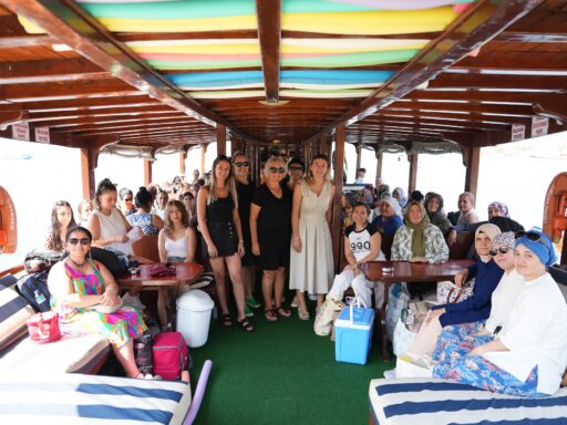 Hayatlarında hiç deniz görmemiş kadınlar, Denizli Büyükşehir Belediyesi sayesinde hayallerine