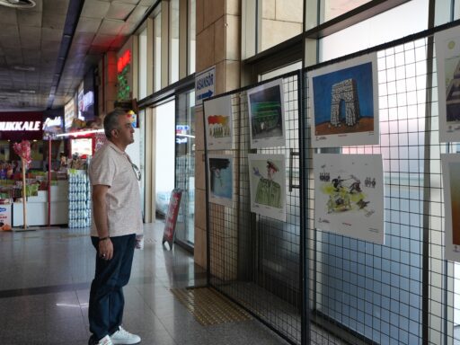 Yoğun terminal kalabalığına barış molası! Denizli Büyükşehir Belediyesi'nin Dünya Barış