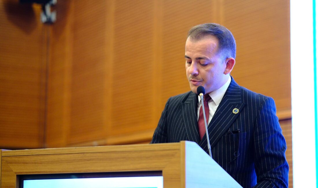 Dünya Genç Girişimciler Derneği Genel Başkanı İlker Kara, gençlerin karşı