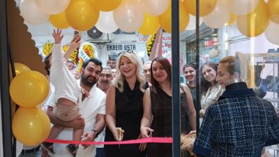 İzmir Karşıyaka'da Ekim Aslan Boutique açılışı büyük ilgi gördü. 23