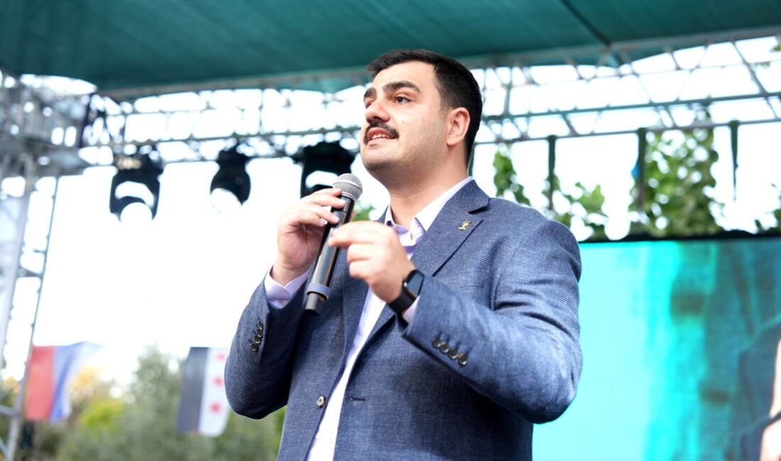 AK Parti Genel Sekreteri Eyyüp Kadir İnan, İzmir Balçova'daki polis