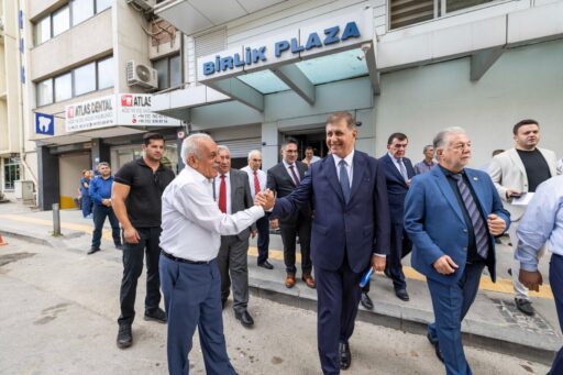 İzmir Büyükşehir Belediye Başkanı Tugay, Esnaf Odaları Birliği ile Buluştu