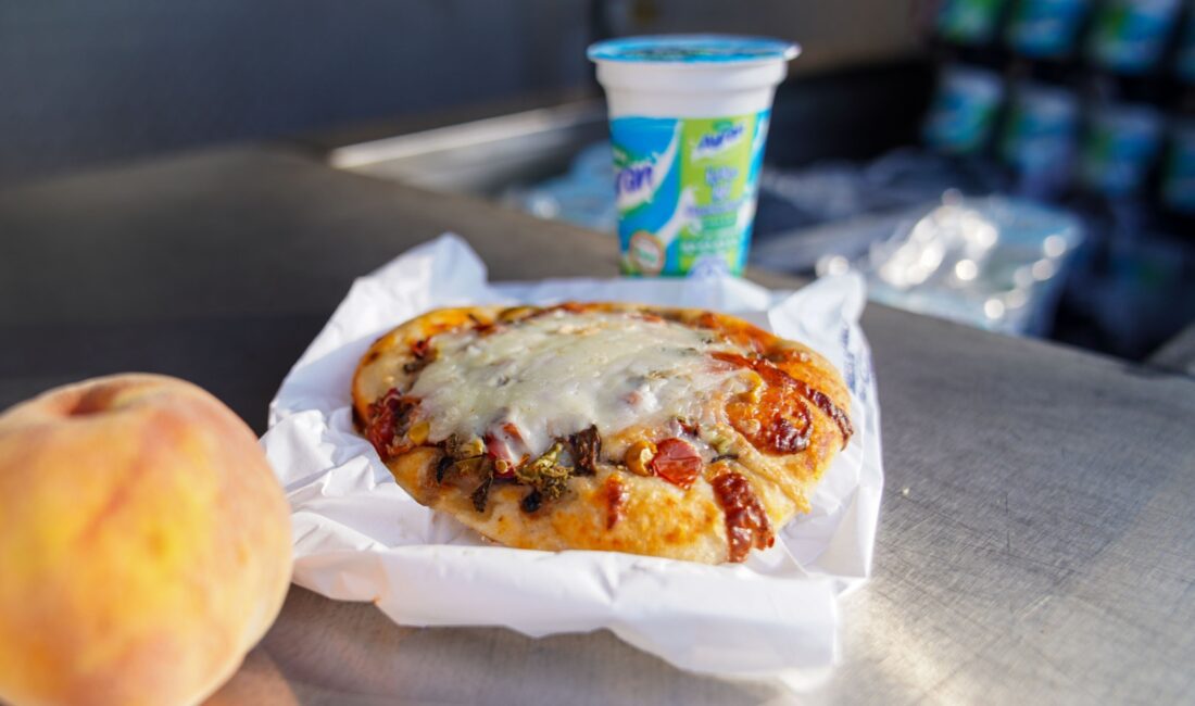 İzmir Büyükşehir Belediyesi’nden “Beslenme Paketi” Projesi İzmir Büyükşehir Belediyesi, ihtiyaç sahibi mahallelerdeki ilkokul öğrencilerine yönelik