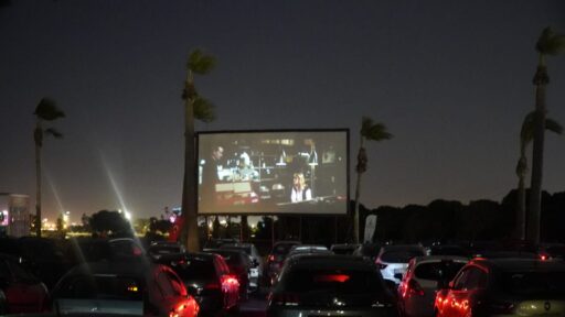 İzmir Büyükşehir Belediyesi'nden Nostaljik Geri Dönüş Arabada Film Keyfi Etkinliği Yeniden Başladı