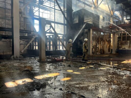 İzmir İtfaiyesi, ALOSBİ’deki fabrika yangınına müdahale etti