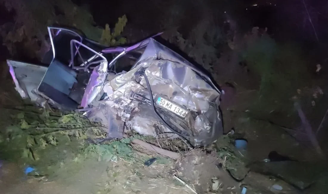 İzmir Ödemiş’te Korkunç Kaza: 1 Ölü, 8 Yaralı İzmir'in Ödemiş ilçesinde meydana gelen trafik kazasında bir kamyonet ile